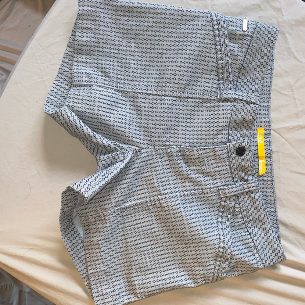 RARE can’t find again, Size 4 Lolë grey designed shorts